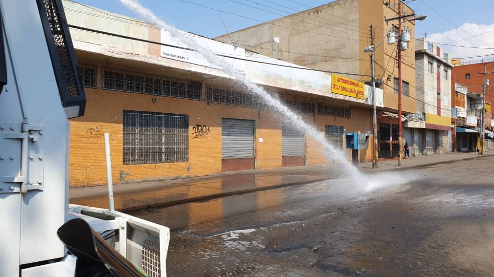 Realizaron limpieza y desinfección de espacios públicos en Anzoátegui | Foto: Cortesía