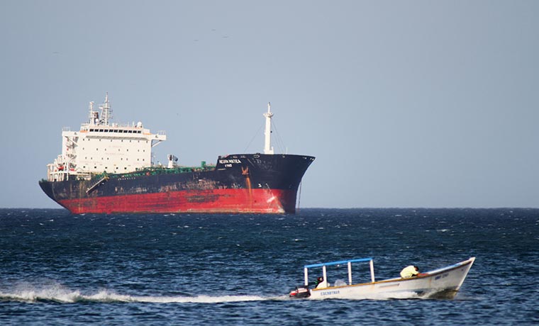 Embarcación iraní cargaría petróleo venezolano para su exportación