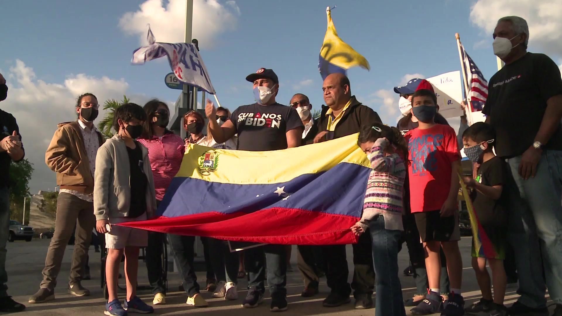 Venezolanos celebran y ya aplican al TPS en Estados Unidos