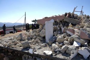 Derrumbes en Creta a causa del sismo. Foto: Twitter