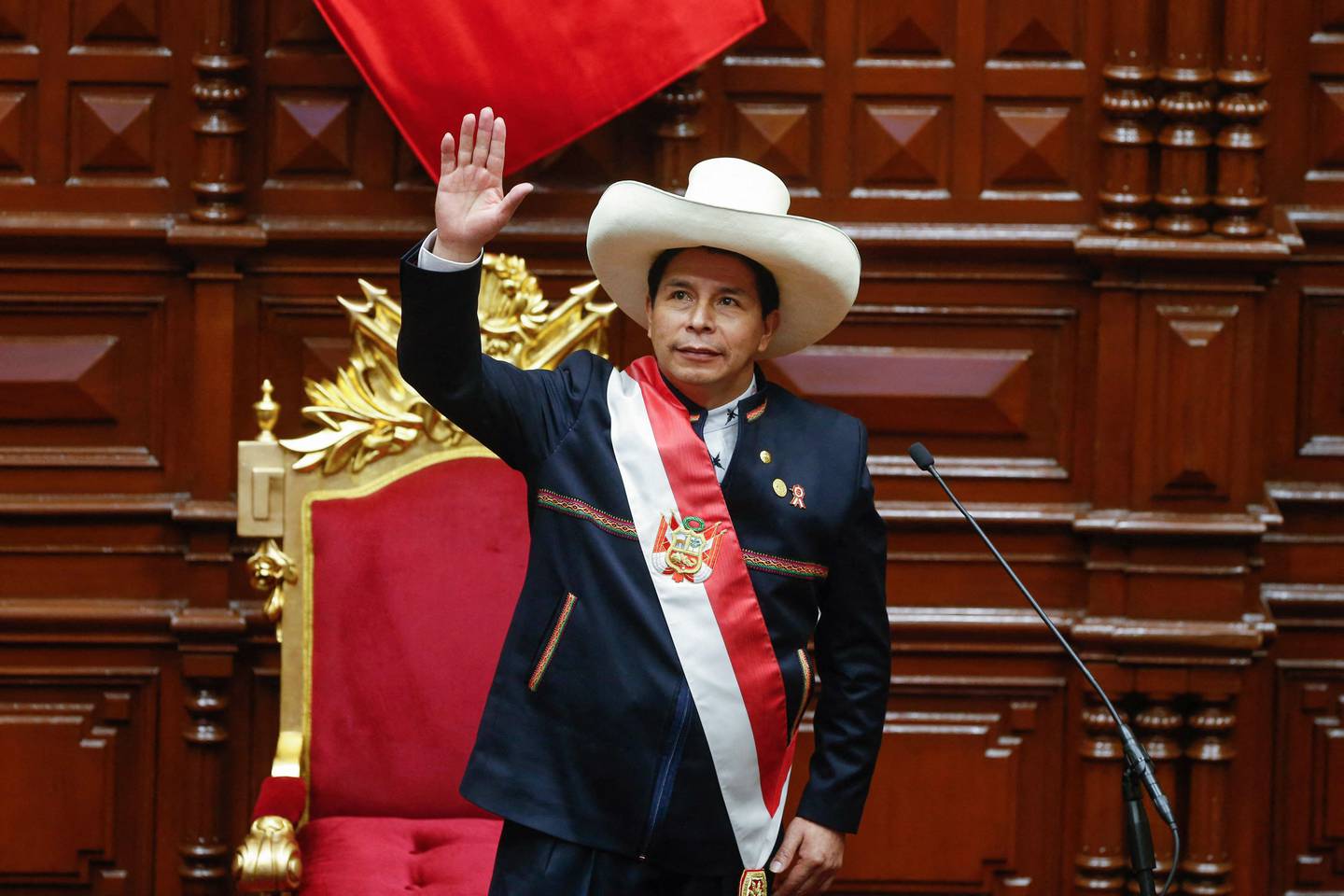 El nuevo presidente de Perú, Pedro Castillo, dio un discurso a la nación, durante su ceremonia de toma de posesión, en el Congreso Nacional, en Lima, el 28 de julio del 2021. (KAREL NAVARRO/AFP)