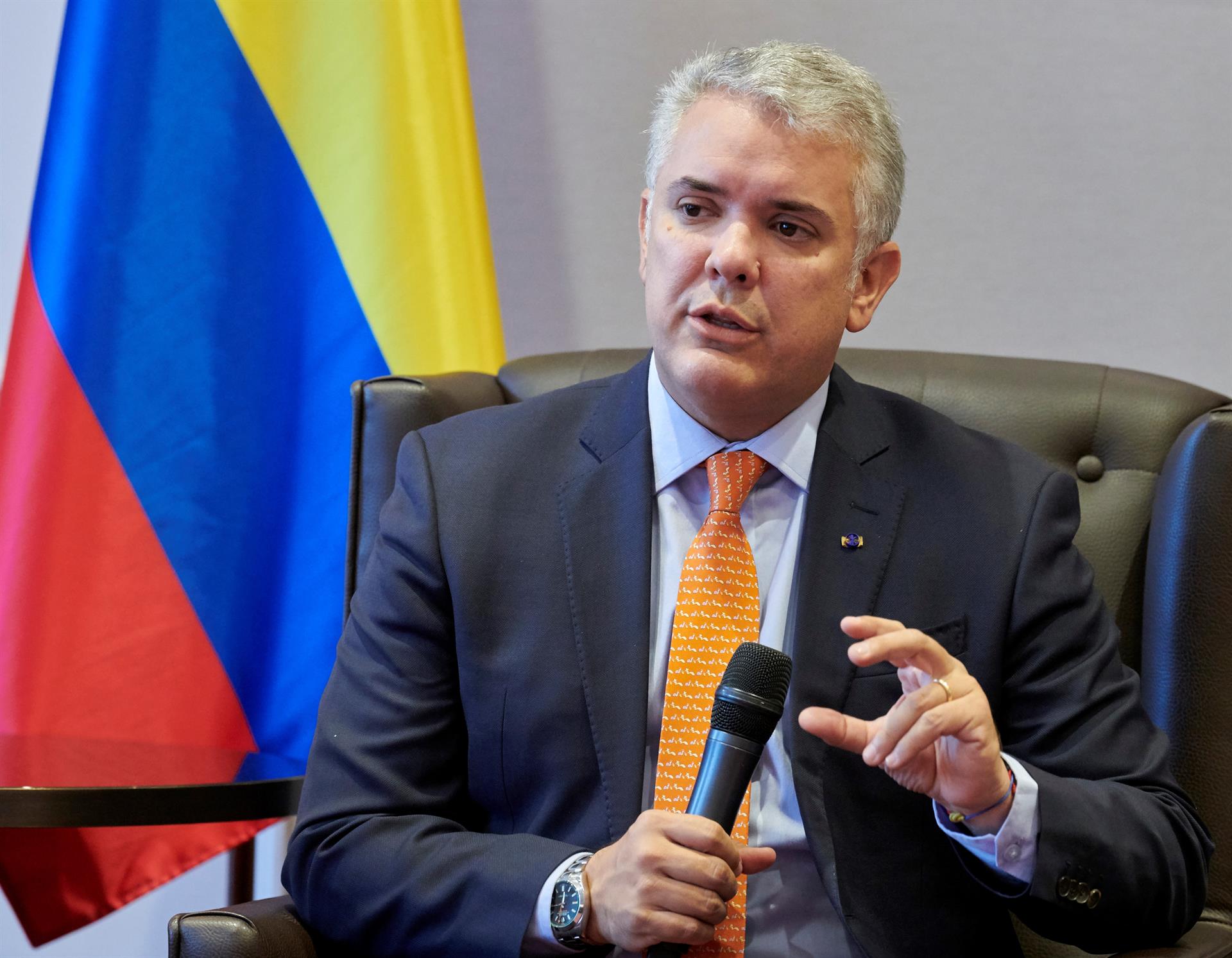 El expresidente de Colombia, Iván Duque, participa en un coloquio con el vicepresidente de la Comisión Europea. Foto: EFE