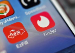 Usuarios de Tinder podrán verificar los antecedentes criminales de sus citas