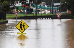Al menos dos muertos y miles de evacuados por inundaciones en Australia