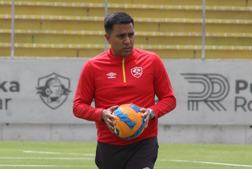 César Farías se convirtió en el DT de Sociedad Deportiva Aucas de Quito