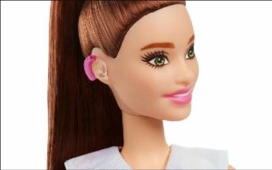Estrenarán primera Barbie con discapacidad auditiva y Ken con vitíligo