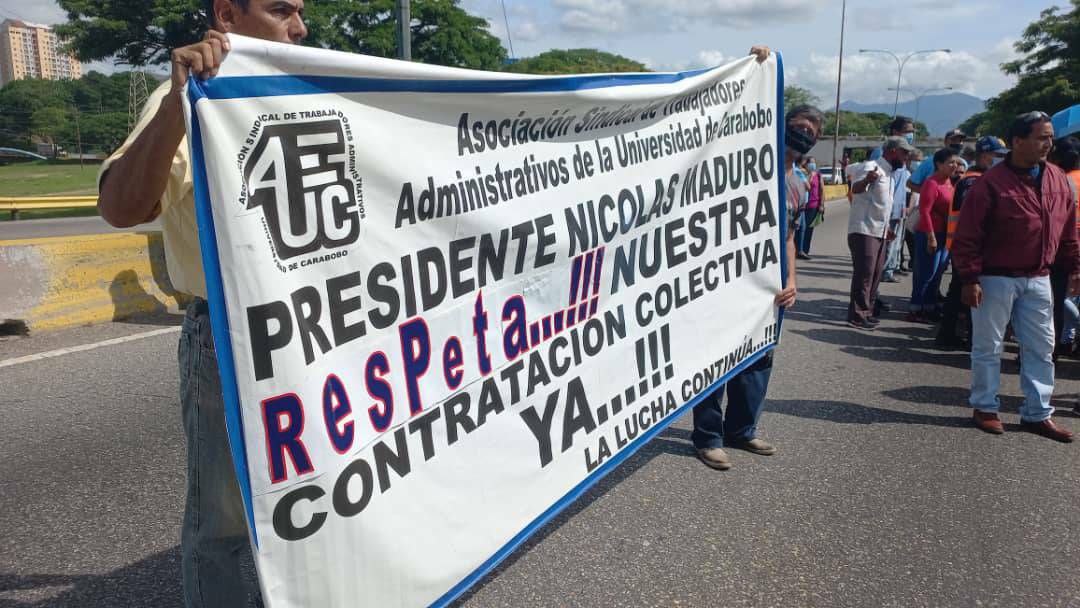 Profesores y empleados de la Universidad de Carabobo protestaron para exigir mejoras salariales