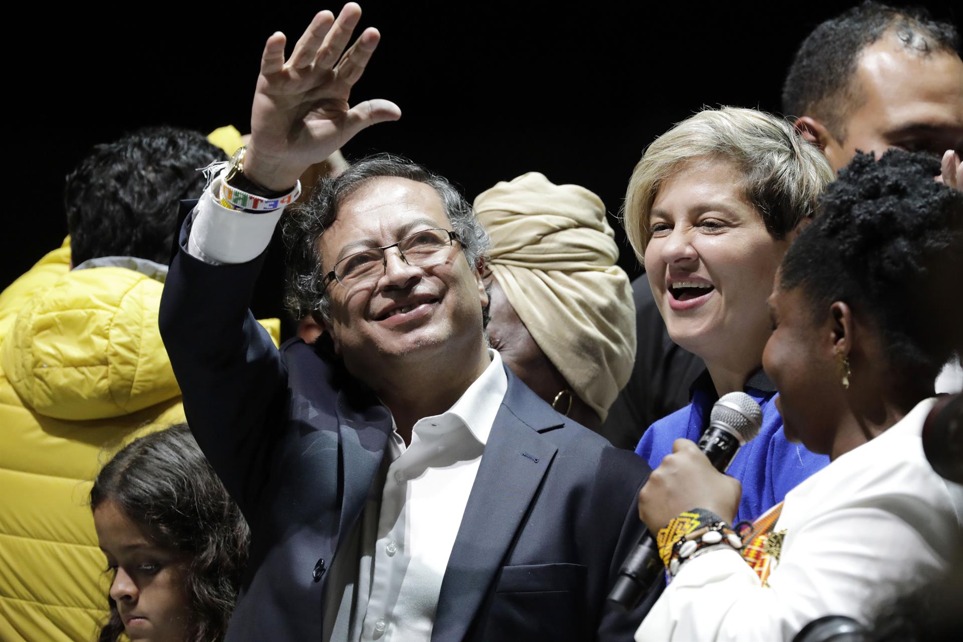 El Presidente electo de Colombia Gustavo Petro, habla hoy, luego de conocer los resultados de las elecciones en Bogotá. Foto: EFE