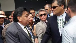 El magistrado del TSJ de Maduro, Calixto Ortega Ríos, junto con el expresidente ecuatoriano Rafael Correa. Foto: Twitter Calixto Ortega Ríos.