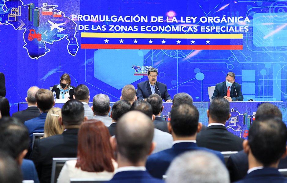 Nicolás Maduro durante la promulgación de la Ley Orgánica de Zonas Económicas Especiales. Foto: Twitter Prensa Presidencial.