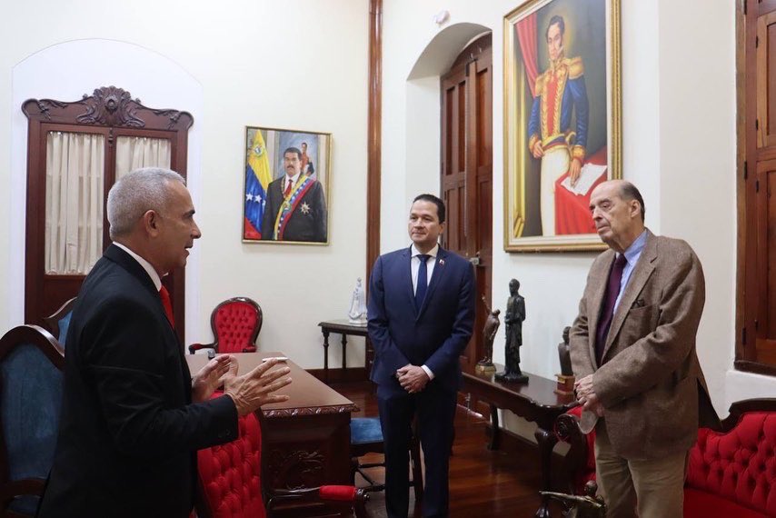 Canciller de Nicolás Maduro, Carlos Faría Tortosa, y su futuro homólogo colombiano, Álvaro Leyva Durán. Foto: Twitter Freddy Bernal.