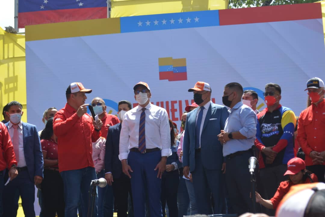 El presidente de la AN 2020, Jorge Rodríguez, junto con el Ministro del Poder Popular para el Transporte de la administración de Nicolás Maduro, Ramón Araguayán. Foto: Twitter PSUV.