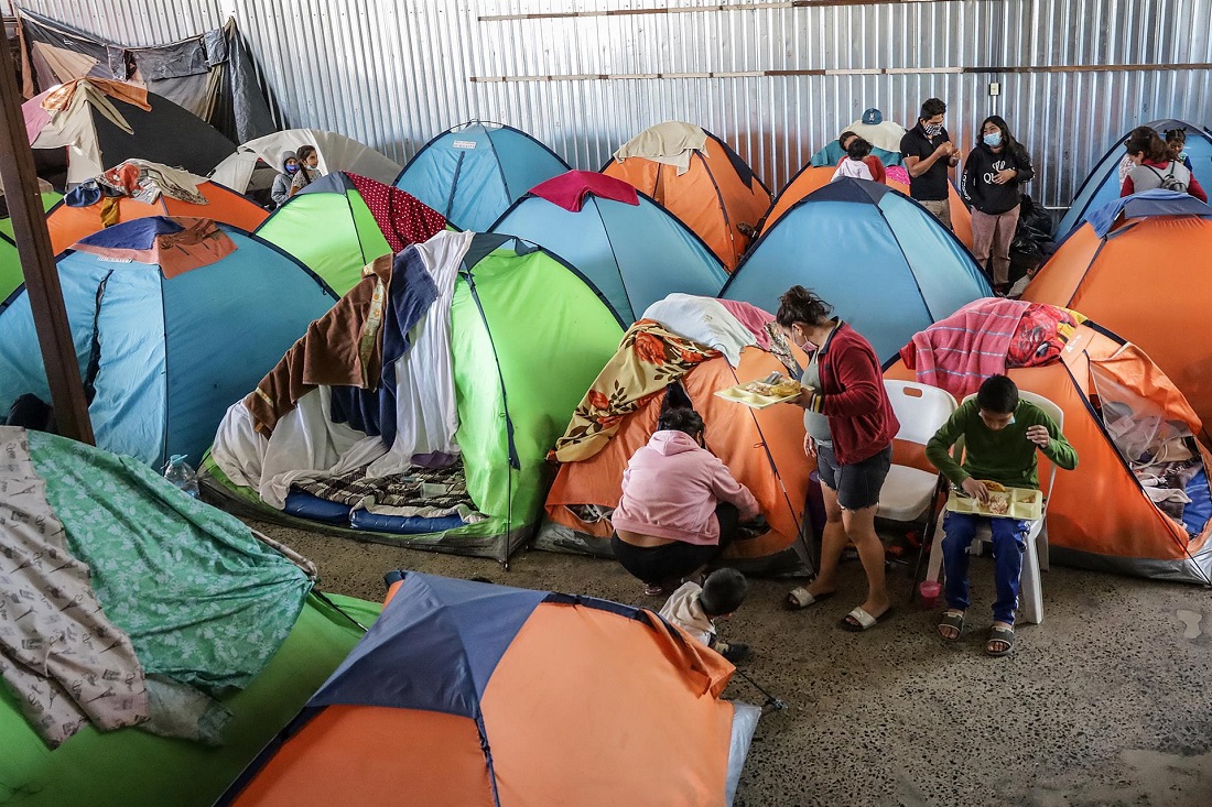 Migrantes en frontera entre México y Estados Unidos. Foto EFE