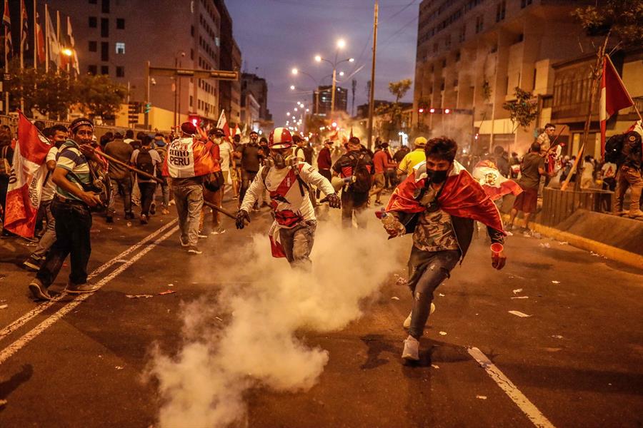 Manifestantes en Perú. Foto EFE