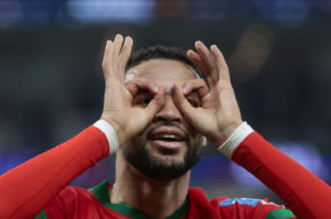 DOHA (CATAR), 10/12/2022.- Youssef En-Nesyri de Marruecos celebra un gol hoy, en un partido de los cuartos de final del Mundial de Fútbol Qatar 2022 entre Marruecos y Portugal en el estadio Al Zumama en Doha (Catar). EFE/ Juan Ignacio Roncoroni.