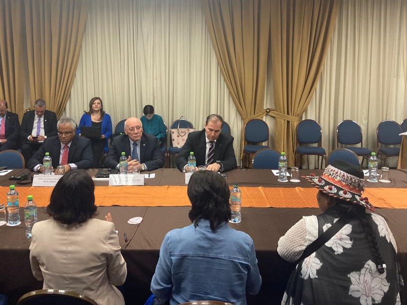 Grupo de Alto Nivel de la OEA en Perú se reunió con las coordinadoras de varios colectivos civiles. Foto: Twitter @OEA_oficial.