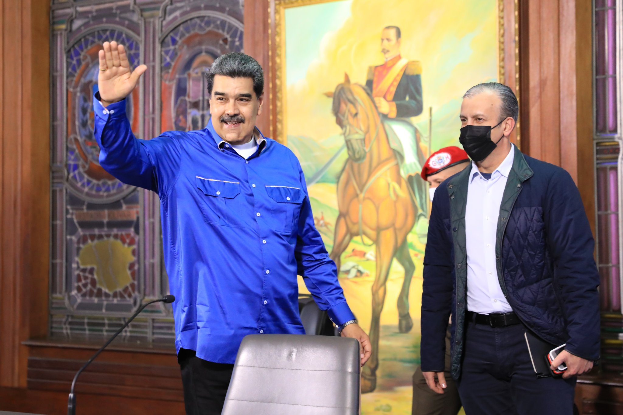 Nicolás Maduro y el ministro de Petróleo de su despacho, Tareck El Aissami. Foto: Twitter Prensa Presidencial.
