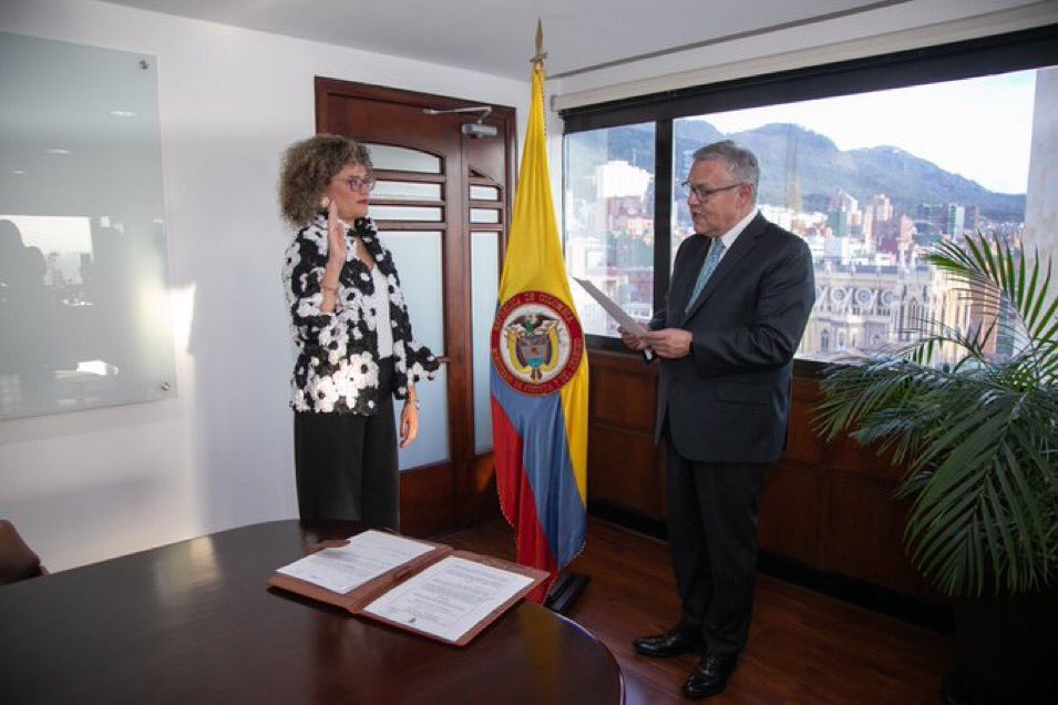 Ministro de Justicia de Colombia, Néstor Osuna, y la viceministra Jhoana Delgado. Foto: Twitter @osunanestor.