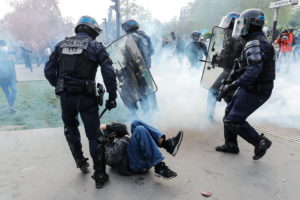 Protestas en Francia durante el 1ro de mayo de 2023. Foto: EFE