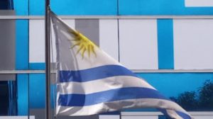 Bandera de la República Oriental del Uruguay. Foto: Alexis Clemant / Embajada.