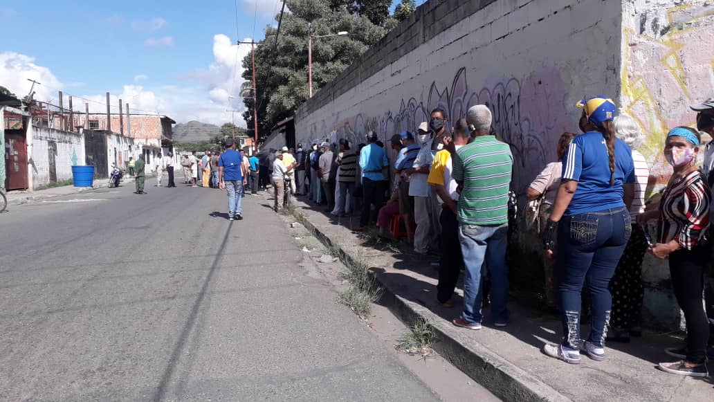 Habitantes de Valencia manifestaron descontento por la ausencia de testigos de mesa