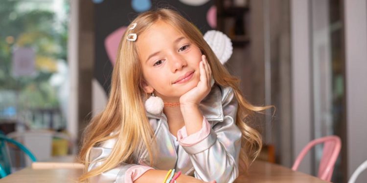 #Espectáculos | Niña de raíces venezolanas deslumbra en The Elle Show