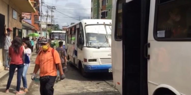 #Venezuela | Escasez de dinero en efectivo dificulta pagar aumento de pasaje en Guárico