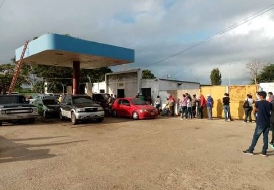 #Venezuela | Fallas en el sistema biopago obliga a las gasolineras a surtir de madrugada en Falcón