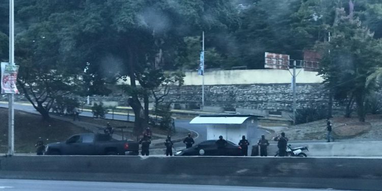 #Venezuela | Casa de Guaidó amaneció vigilada por agentes del Estado (+Fotos)