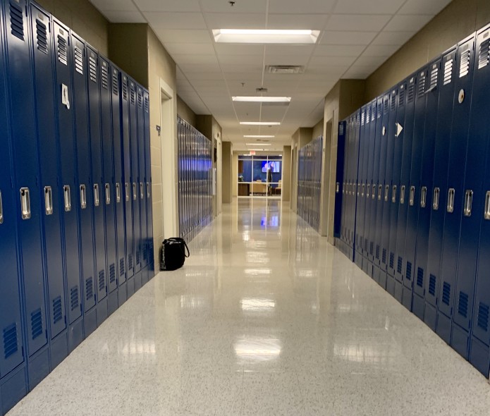 Niños fueron expulsados del colegio por su madre tener un OnlyFans