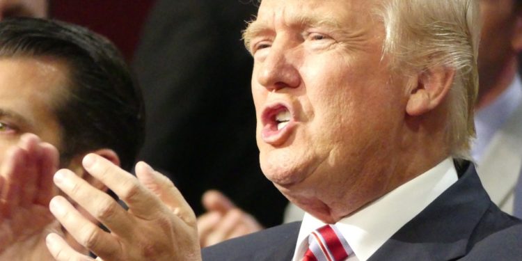 #EEUU | ¿En problemas? Trump sin suficientes abogados a días de juicio político
