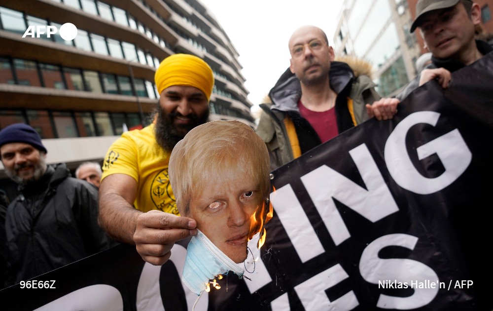 36 detenidos y policías heridos dejaron protestas anticofinamiento en Londres