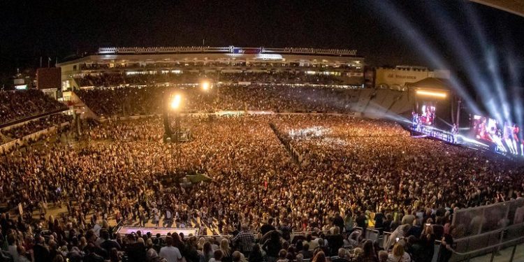 50 mil personas en Nueva Zelanda asistieron a un concierto en medio de la covid-19