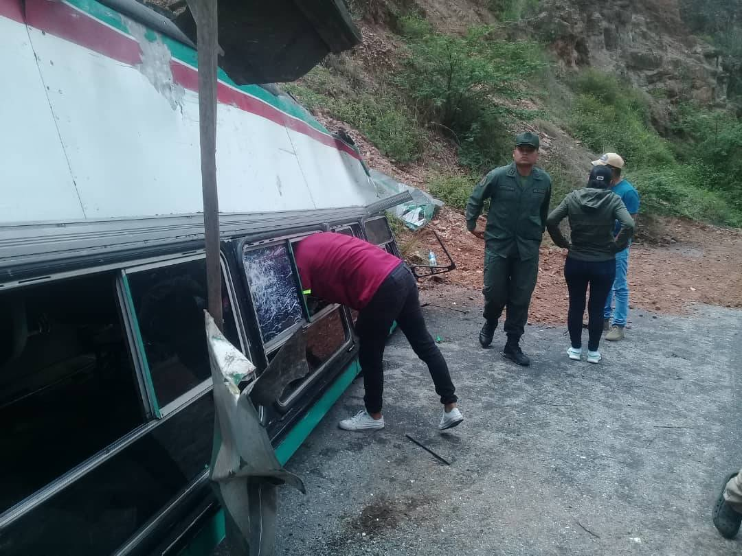 Al menos 12 funcionarios del Ejército resultaron heridos en accidente de tránsito en Trujillo