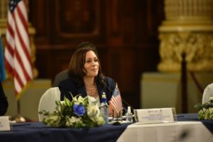 Kamala Harris pidió a Guatemala políticas para que personas "no se vayan de casa"