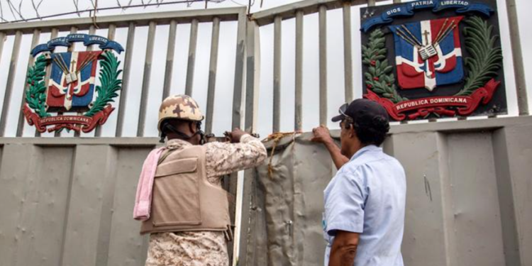 República Dominicana ordenó el «cierre inmediato» de su frontera con Haití tras asesinato de Jovenel Moïse