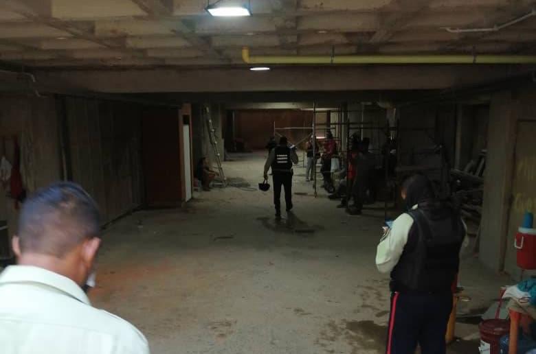 Un muerto y dos personas heridas dejó desprendimiento de un ascensor en un edificio en Nueva Esparta