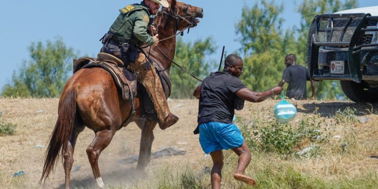 Enviado especial de EE.UU. a Haití renunció por los ataques a migrantes en la frontera