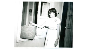 Mujer vota por primera vez en Venezuela (1946).