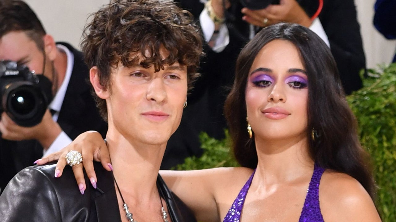 Shawn Mendes y Camila Cabello en la MET Gala 2021.