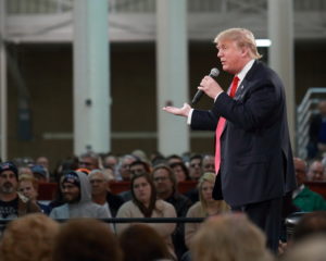 Donald Trump expresidente EEUU durante discurso - Twenty20