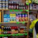 Inflación Establecimiento de alimentos en Venezuela. Foto: AFP