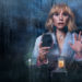 La mujer de la casa de enfrente de la chica en la ventana. Foto: Netflix