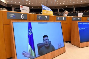 Volodímir Zelenski durante su participación en el Parlamento Europeo. Foto: AFP