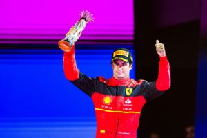Carlos Sainz amplió su contrato con Ferrari por dos temporadas