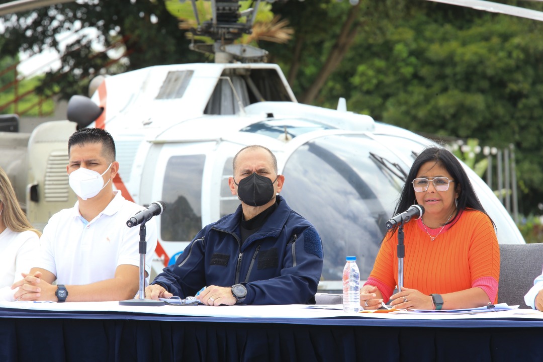 Vicepresidenta y ministro de Interior y Justicia de la administración de Nicolás Maduro, Delcry Rodriguez (D) y Remigio Ceballos (C). Foto: Twitter Vicepresidencia Venezuela.