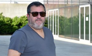 GRAF2485. MADRID, 30/04/2022.- Fotografía de archivo del 17 de Julio de 2019 del italiano Mino Raiola, representante deportivo del sueco Zlatan Ibrahimovic, el noruego Erling Haaland o el francés Paul Pogba, entre otros, que ha fallecido a los 54 años en Milán (norte de Italia), según confirmó hoy su familia. EFE/ARCHIVO/Alessandro Di Marco