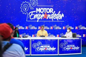 Nicolás Maduro en compañía de su equipo de trabajo. Foto: Twitter Prensa Presidencial.