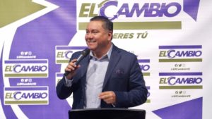 Javier Bertucci, dirigente político y líder religioso.