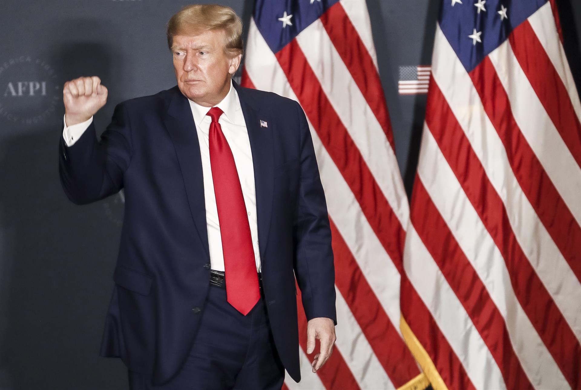 Washington (EE.UU.), 26/07/2022.- El ex presidente de EE.UU., Donald J. Trump, tras pronunciar un discurso durante la cumbre America First Policy Institute'Äôs America First Agenda en Washington, DC, EE.UU., el 26 de julio de 2022. El discurso es la primera aparición del ex presidente Trump en Washington desde que dejó su cargo. (Estados Unidos) EFE/EPA/SHAWN THEW